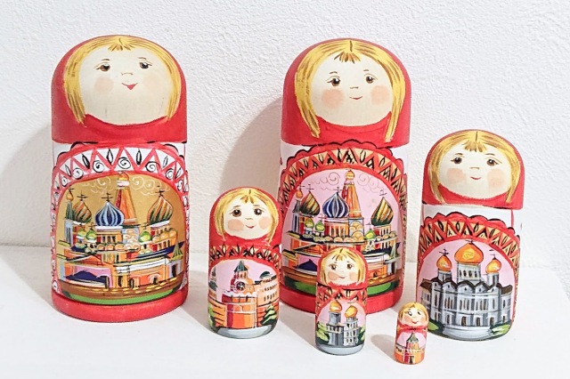 マルンコーヴァ作　メゼーニ塗り　赤ずきんちゃんマトリョーシカ＜モスクワ＞　5ピース　2種類/　10.8cm