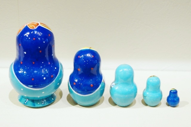 民族衣装 ひょうたん型マトリョーシカ 5ピース ＜シロクマくん＞ /8.5cm