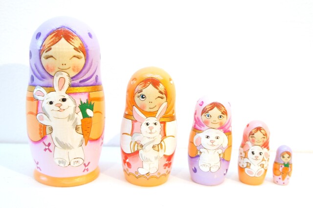 ステルリガヴァ作　民族衣装マトリョーシカ　5ピース　＜ウサギちゃん大好き！＞ Aタイプ　/11.2cm