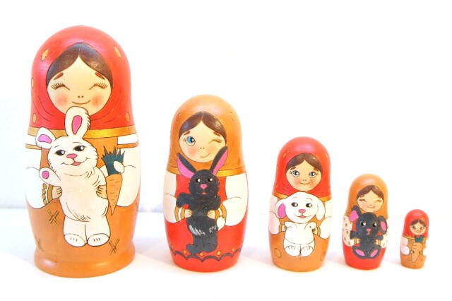 ステルリガヴァ作 民族衣装マトリョーシカ 5ピース <ウサギちゃん大好き!> Bタイプ /11.2cm