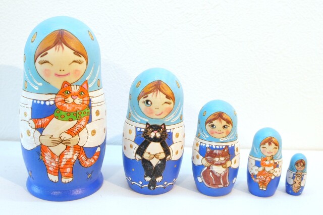 ステルリガヴァ作 民族衣装マトリョーシカ 5ピース <ネコちゃん大好き!> Aタイプ /11.2cm