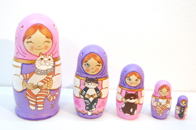 ステルリガヴァ作 民族衣装マトリョーシカ 5ピース <ネコちゃん大好き!> Bタイプ /11.2cm