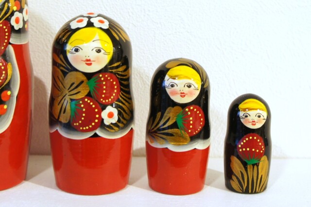 雑貨☆民族衣装マトリョーシカ5Pウサギ エレナ新作 エレナ・ドミトリエワ作 マトリョーシカ 6個型 | GINZA HAKKO 木の香