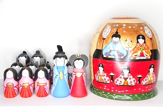 ニキーチン工房作 ひな祭りマトリョーシカ「オヒナサマ・マトリョーシカ」 15+1ピース /15.5cm