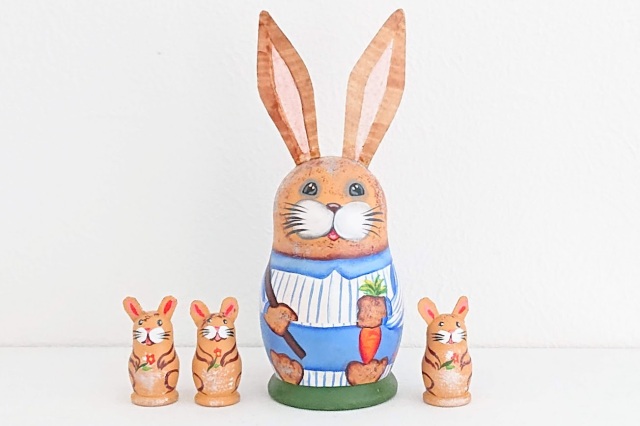 ニキーチン工房作 農家のウサギの親子マトリョーシカ 3+1ピース /12cm