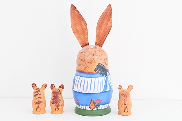 ニキーチン工房作 農家のウサギの親子マトリョーシカ 3+1ピース /12cm