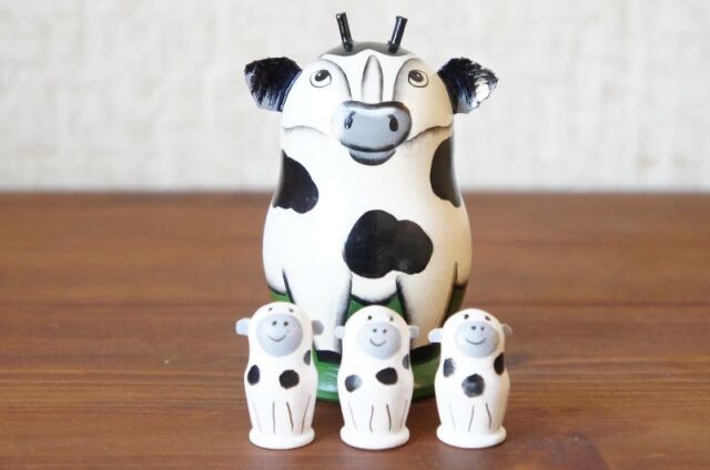 ニキーチン工房作 ウシの親子マトリョーシカ 3+1ピース /8cm