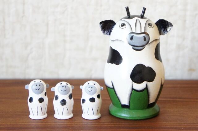 ニキーチン工房作 ウシの親子マトリョーシカ 3+1ピース /8cm