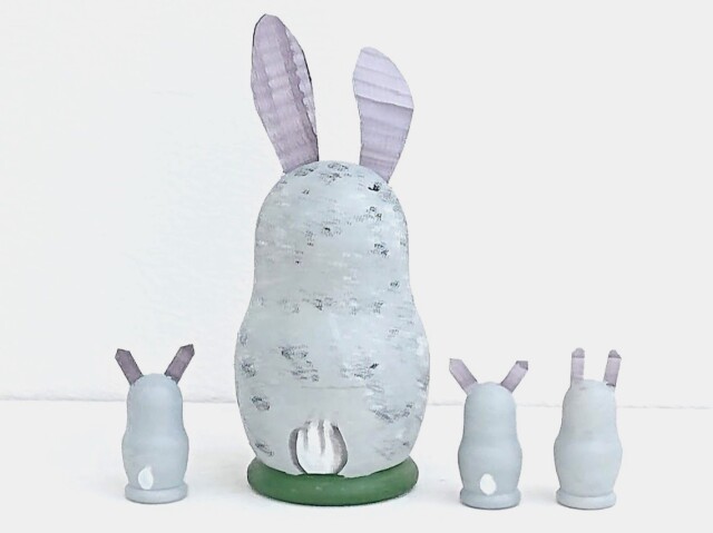 ニキーチン工房作 ウサギの親子マトリョーシカ 3+1ピース /11cm