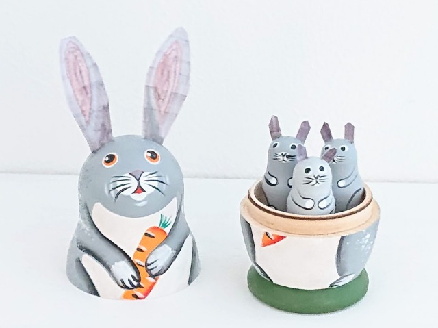 ニキーチン工房作 ウサギの親子マトリョーシカ 3+1ピース /11cm