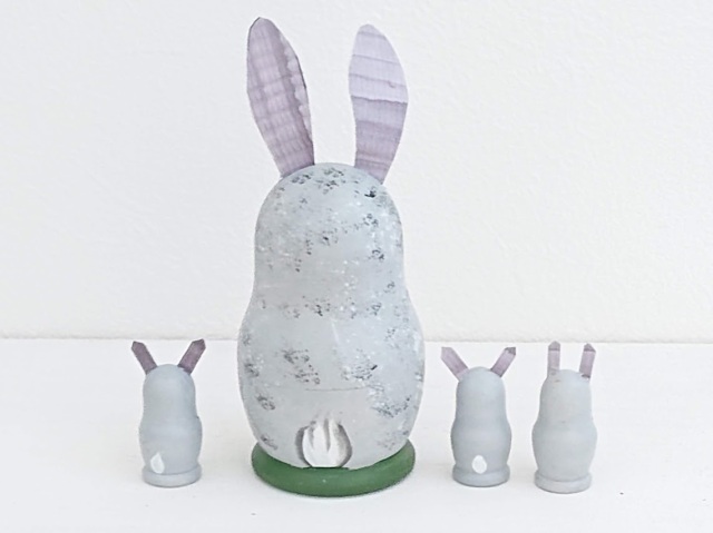 ニキーチン工房作 ウサギの親子マトリョーシカ 3+1ピース /11cm