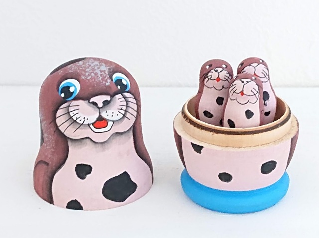 ニキーチン工房作 アザラシの親子マトリョーシカ 3+1ピース /7.5cm