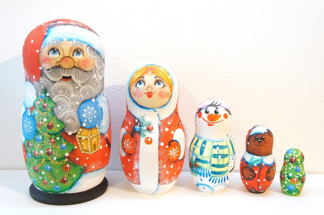 クリスマス・オールスターマトリョーシカ　5ピース＜ジェド=マロース・スニェグーラチカ・雪だるま・クマ・ツリー＞ /17.5cm
