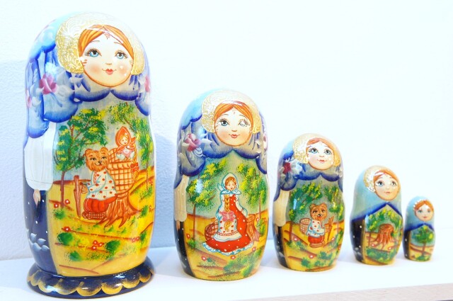 【美品】マトリョーシカ 5ピース ロシア ロシア民話マトリョーシカ「マーシャとくま Маша и Медведь」 5ピース