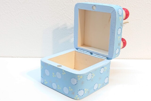 オリガ・ラバーナヴァ作 ロシア正教寺院型小箱 / 7cm×7cm×高さ13cm