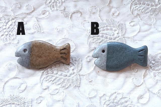 【未使用品】陶華 統元作 ブローチ（縦5☓横3.8cm）箱、しおり付 新作】金彩 苺の陶器ブローチ・耳飾り/いちご イチゴ ブローチ