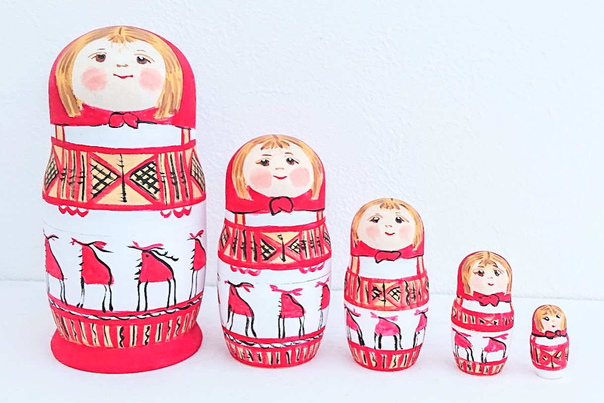マルンコーヴァ作　メゼーニ塗り　赤ずきんちゃんマトリョーシカ　Sサイズ　5ピース　＜ヘラジカ＞　/ 11.2cm