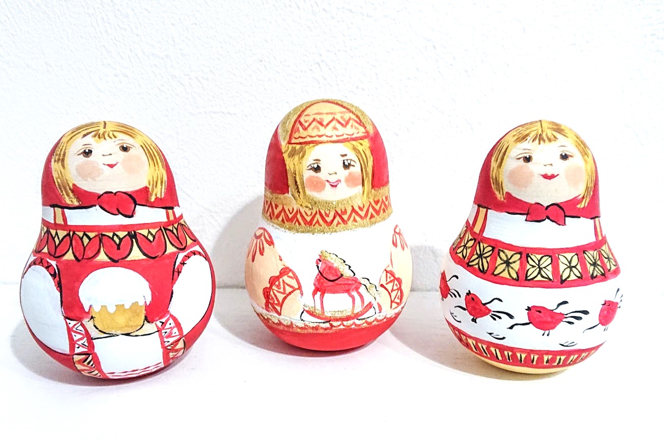 マルンコーヴァ作　メゼーニ塗り　赤ずきんちゃんネヴァリャーシカ（起き上がりこぼし）　3種類　/　8.7～9.3cm