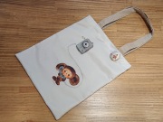 チェブラーシカ　バッチ付き A4フラットトートバック ＜電話をかけるチェブラーシカ＞/28×35cm【クリックポスト送付可】