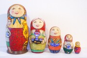 ドゥビニッチ作　ウッドバーニング・マトリョーシカ　５ピース　＜楽しいティータイム＞　/18cm