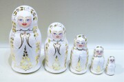 フィラートヴァ作　「祈り」キラキラ！スリムマトリョーシカ　5ピース＜ホワイト＞　/13.7cm