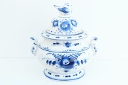 ロシアの陶器　グジェーリ焼　小鳥のシュガーポット　/　最大幅13cm×高さ13.5cm