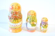 イリーナ・グヴァズジェフスカヤ作　カラフルマトリョーシカ　３ピース　＜春/Весна＞　/10.6cm