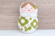 北向邦子作　シートフエルトマトリョーシカ　＜緑のお花のマトリョーシカ＞ /9.5cm