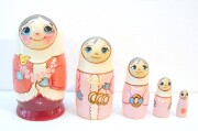 【訳あり】クラスノーヴァ作　冬の民族衣装マトリョーシカ　5ピース　＜鳥のキャンディー・レヂェニェッツ・白ずきん＞　/10.8cm