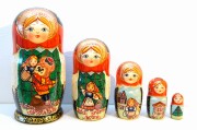 ロシア民話マトリョーシカ「マーシャとくま Маша и Медведь」　5ピース　＜レッド＆ブラック＞　/18.3cm
