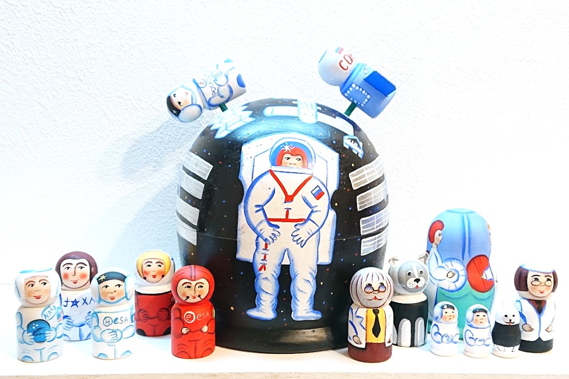 ニキーチン工房作　「宇宙旅行」　ドーム型マトリョーシカ(L)　14ピース+箱★　/15cm