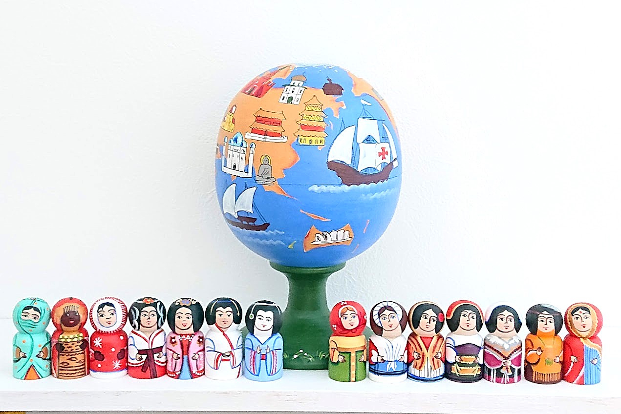 ニキーチン工房作　「世界は一つ」地球型マトリョーシカ（L)　人形14個+箱1ピース /18cm