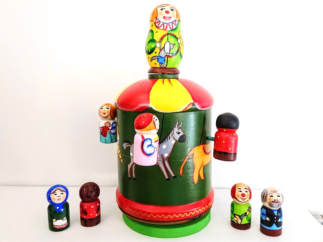ニキーチン工房作　「サーカスのメリーゴーラウンド」オルゴール付きマトリョーシカ　人形8個+箱1ピース+ピエロ型マトリョーシカ（中に3個入り）/高さ25cm