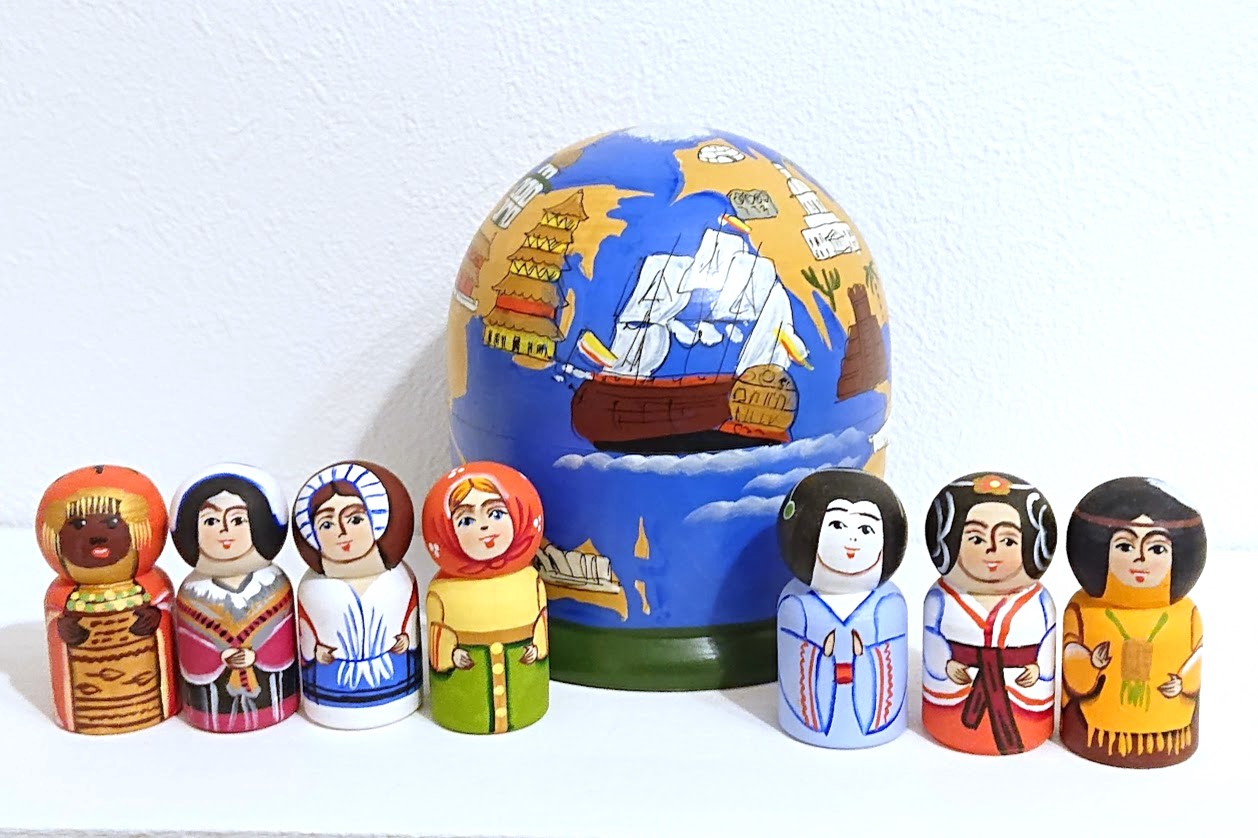 ニキーチン工房作　「世界は一つ」　地球型マトリョーシカ(S)　７+１ピース /10.5cm　