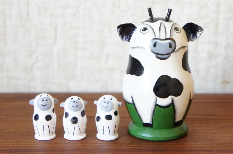 ニキーチン工房作　ウシの親子マトリョーシカ　3+1ピース　/8cm