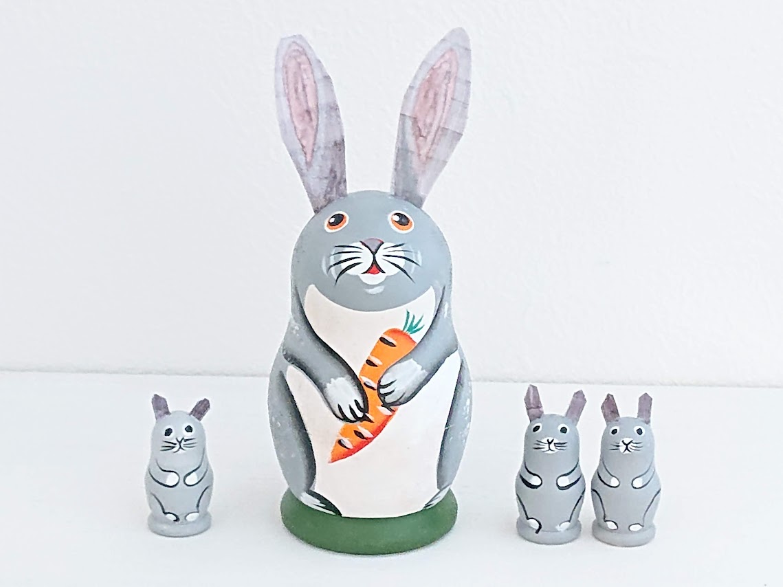 ニキーチン工房作　ウサギの親子マトリョーシカ　3+1ピース　●11cm