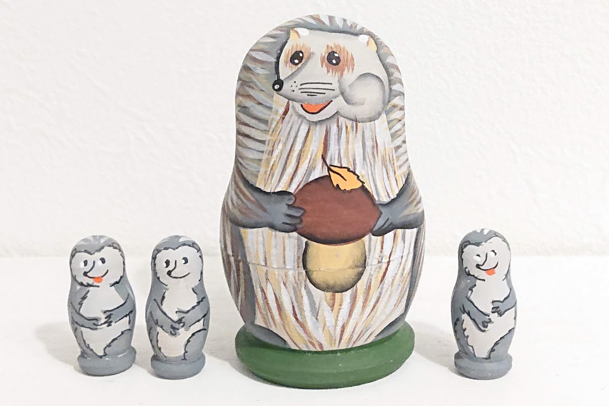ニキーチン工房作　ハリネズミ親子マトリョーシカ　3+1ピース　/7.3cm