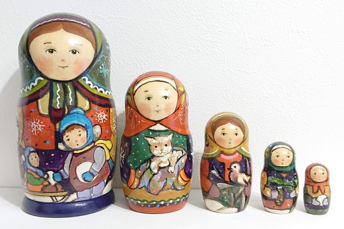 リャボヴァ作　ペイントマトリョーシカ 5ピース　＜冬の女の子たち＞　/　17.5cm