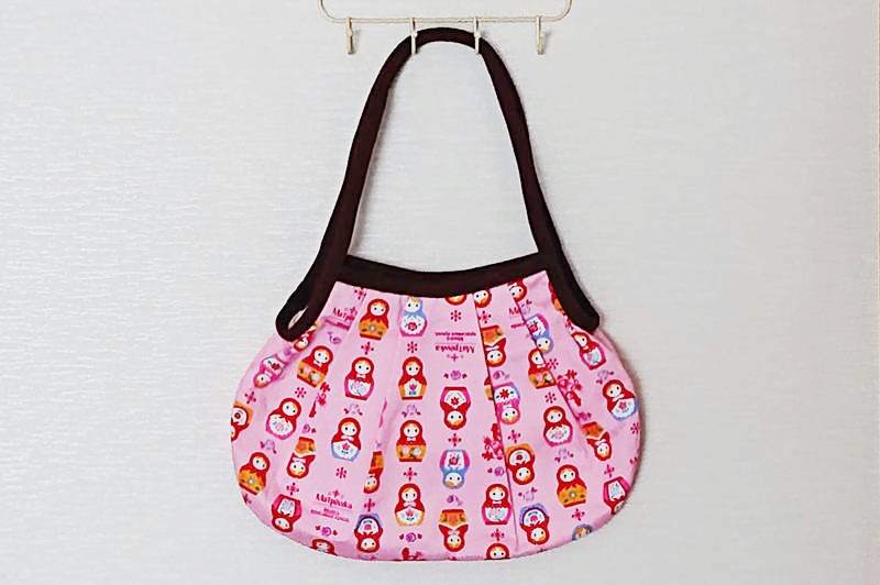 SAYURI作　キュート！マトリョーシカ柄　ネスティング（入れ子）グラニーバッグ（M）　＜ピンク＞　