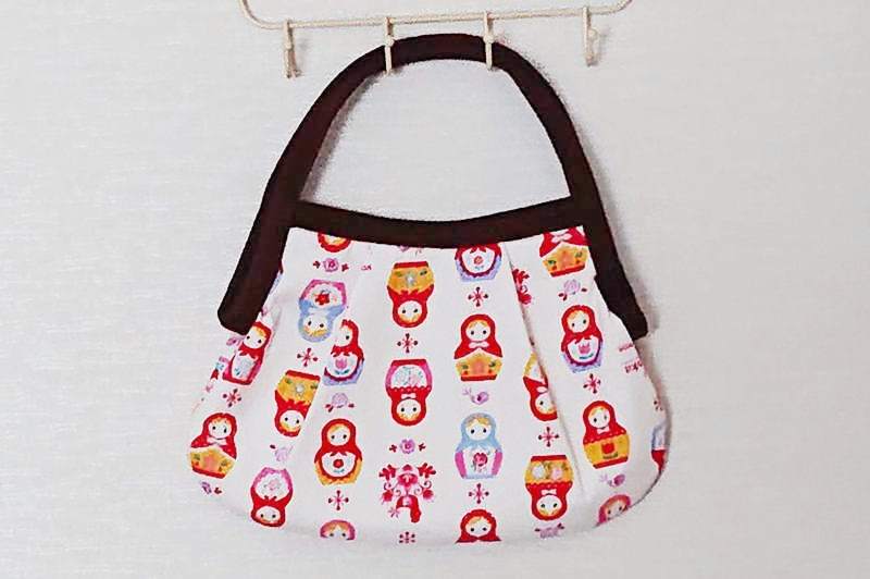 SAYURI作　キュート！マトリョーシカ柄　ネスティング（入れ子）グラニーバッグ（S） ＜ホワイト＞　【クリックポスト送付可】