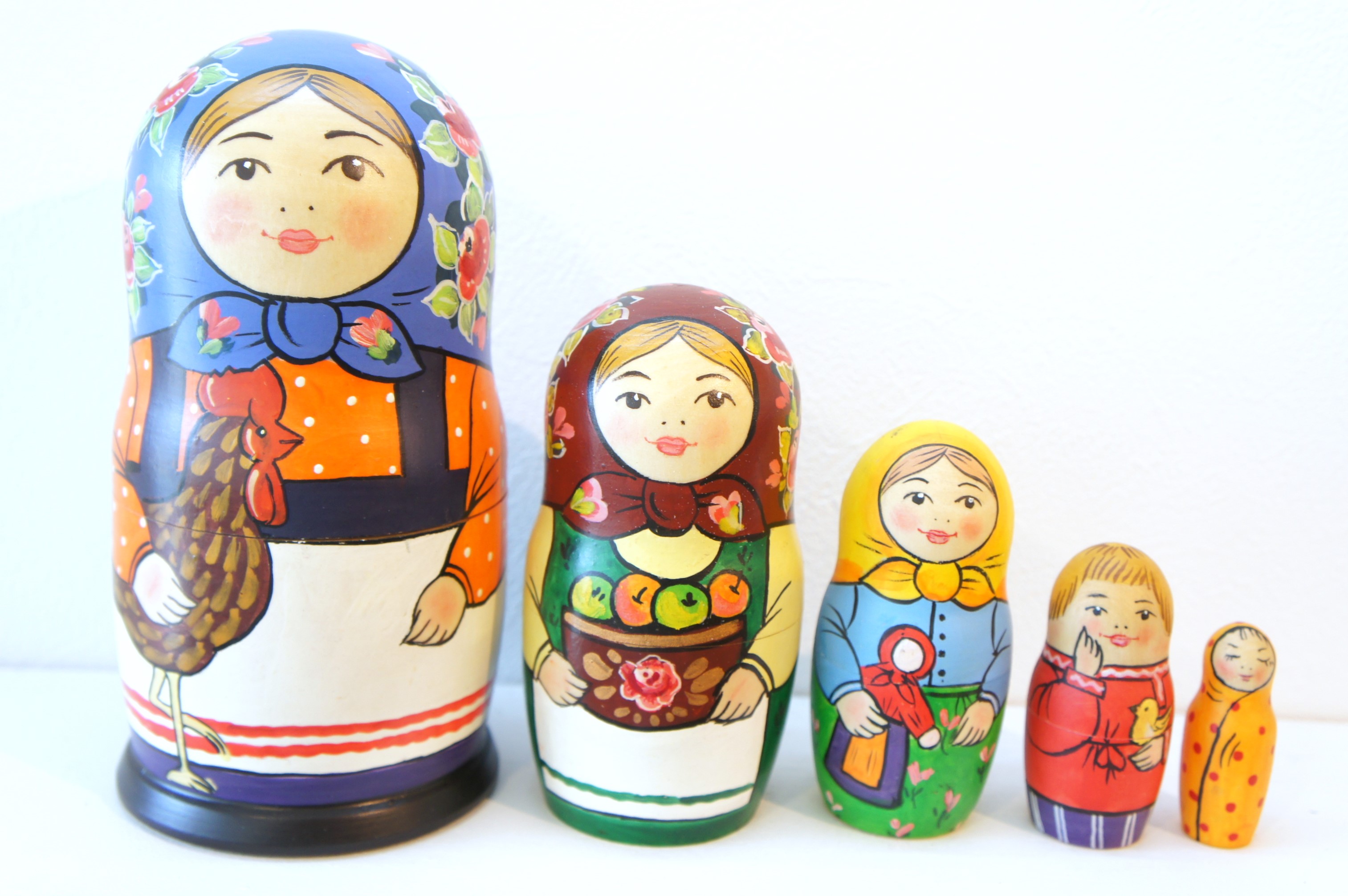 セルギエフ・パサード産　カラフル伝統的マトリョーシカ　5ピース＜茶色のにわとり＞ / 17.3cm