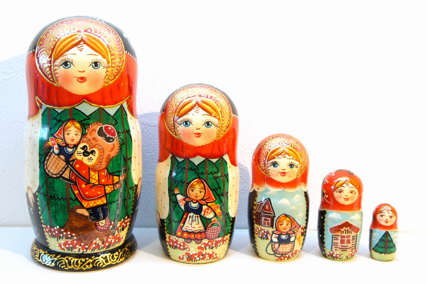ロシア民話マトリョーシカ「マーシャとくま Маша и Медведь」　5ピース　＜レッド＆ブラック＞　/18.3cm