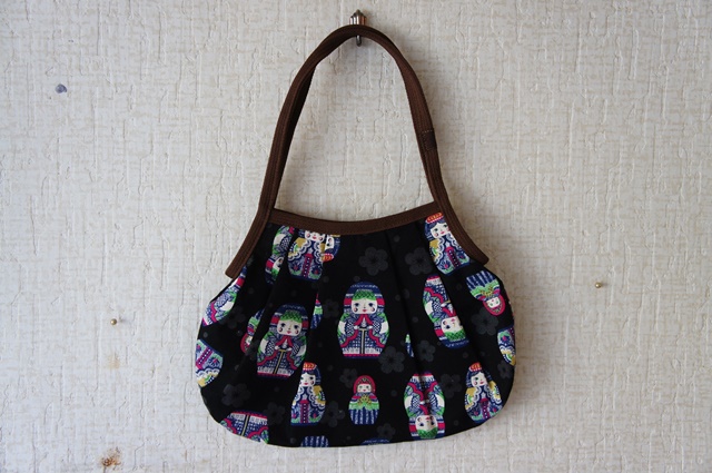 SAYURI作　エキゾチック・マトリョーシカ柄　ネスティング（入れ子）グラニーバッグ（M）・ブラック　