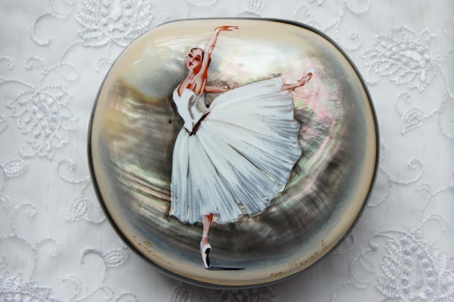 シェイナ作 フェドスキノ塗り 白蝶貝コンパクト型シュカトゥールカ 小箱 バレリーナ 11