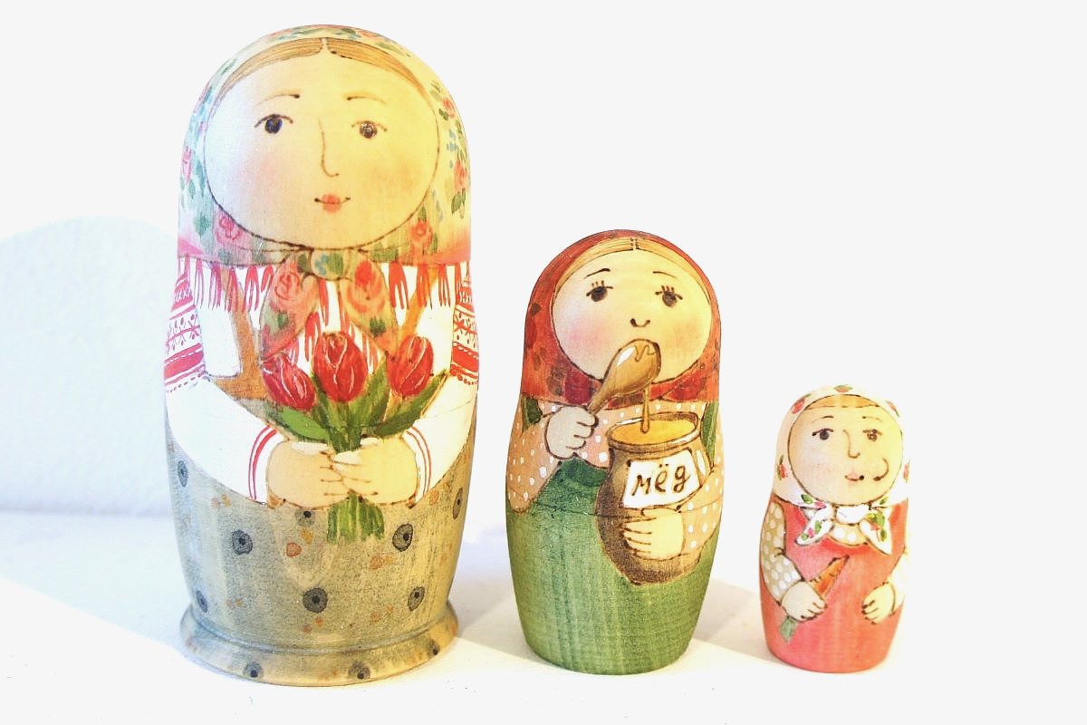 オリガ・ラバーナヴァ作　ウッドバーニング・マトリョーシカ　3ピース　＜チューリップ＞　/9.7cm