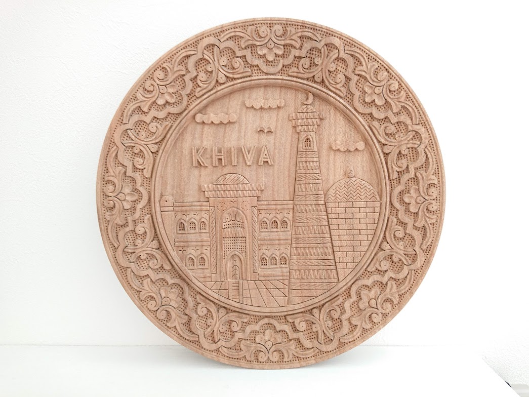 ウズベキスタンの工芸　木彫りの大皿　【KHIVA・ヒヴァ】　/　直径30.4cm