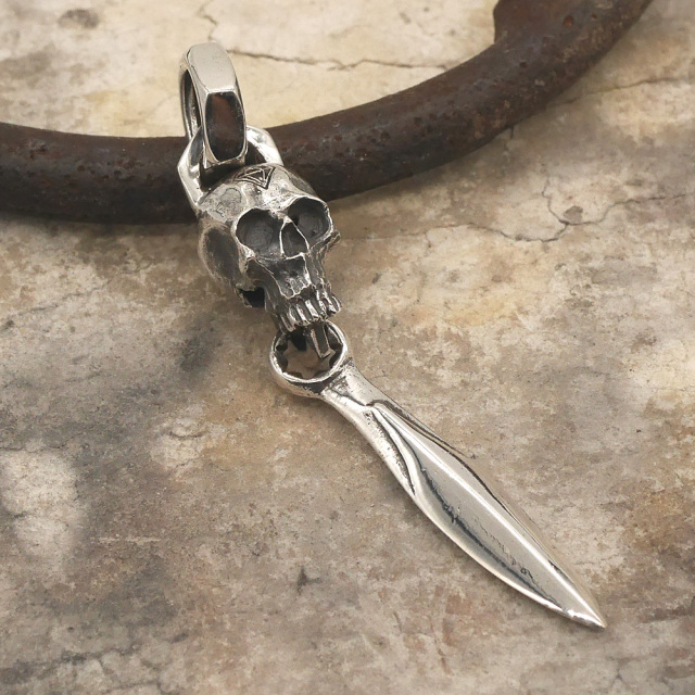 tool925 スカル×ナイフ　シルバーペンダント トップ