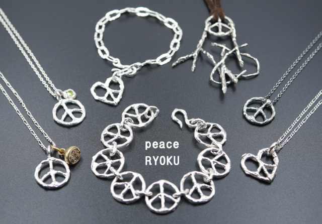 ピースマークモチーフのシルバーアクセサリー