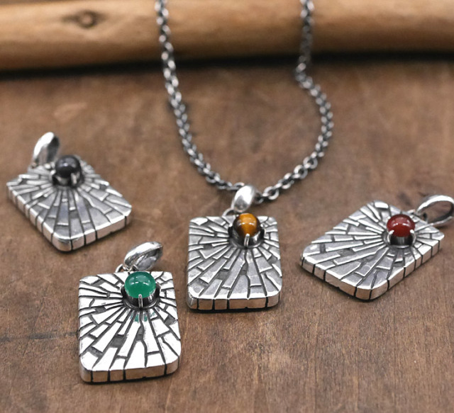 シルバーペンダントトップ　RYOKU