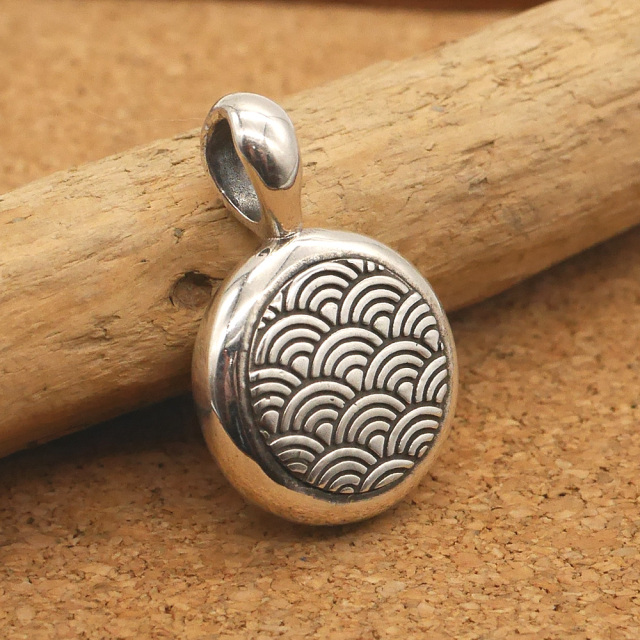 吉祥文様シルバーペンダント　リバーシブル